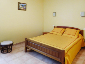 Country House With Private Terrace, Beaucaire