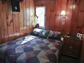 #1 - Cedar Village 2 Bedroom Cabin by RedAwning