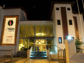 Malahit Exclusive City Hotel