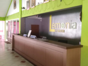 Twin Peaks Island Resort