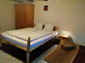 Kerti Lak (Adults Only)