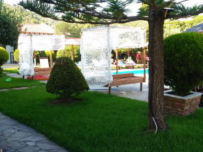 Yalis Studios