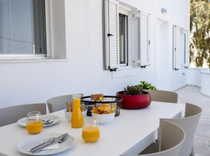 Thira Gold Suites