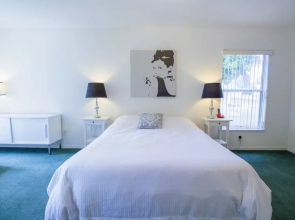 Relax And Enjoy The Sunny Florida In Valk 3 Bedroom Home by RedAwning