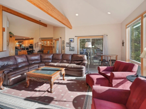 11 Tournament 5 Bedroom Home by RedAwning