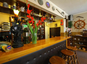 Restaurant & Hostel "Broadway"