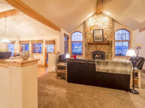 Aspen View Lodge 4 Bedroom Apartment by Key to the Rockies