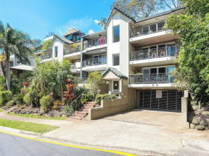 Hillside in the heart of Burleigh