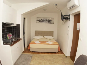 Inviting Apartment 14 Sleeps 3 Guests
