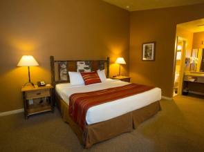 Headwaters Lodge & Cabins at Flagg Ranch