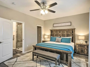 4 Mi to Silver Dollar City: Chic Branson Retreat!