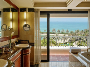 Sheraton Grand Doha Resort & Convention Hotel