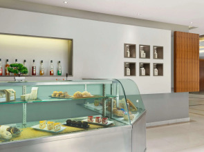 Howard Johnson Plaza By Wyndham Dubai Deira