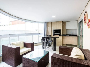 Avenida Atlântica - Apartamentos com três quartos, três banheiros, churrasqueira e garagem