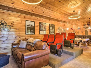Pigeon Forge Cabin w/ Amazing Mountain Views!