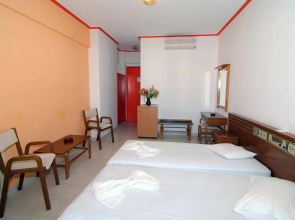 Iris Hotel