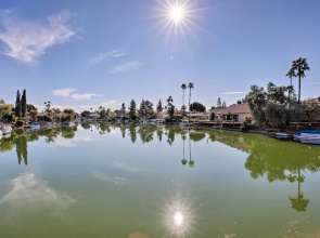 4 Mi to Asu: Lake-view Condo w/ Patio, Pool Access