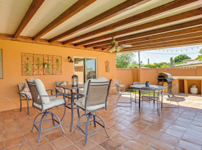 Walkable Uptown Gem! 3 Mi to Phoenix Mtns Preserve