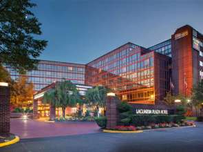 DoubleTree by Hilton New York LaGuardia Airport