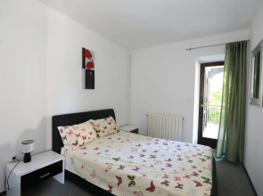 Comfortable Apartment With Terrace Near the Beach