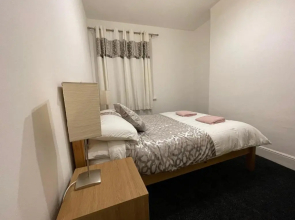 Tor House with Patio, Free Parking 6pm To 8am Only