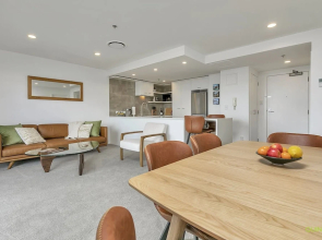 QV Modern Upscale Apartment - 1012