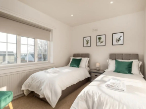 Cosy, Exclusive Sheffield House Near Peak District