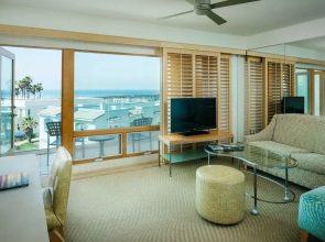 Pier South Resort, Autograph Collection