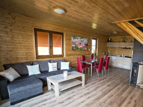 Lovely House Overlooking the Lake, Near the Sea, Ideal for 9 People
