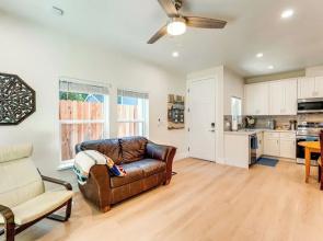 3 Mi to UC Davis: Retreat w/ Furnished Patio!