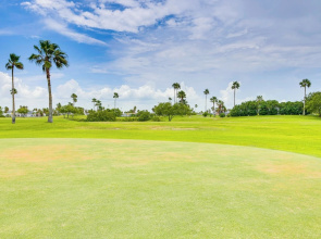 5 Mi to Beaches: Sunny Port Isabel Golf Retreat