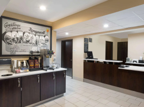 Super 8 by Wyndham Longmont/Twin Peaks