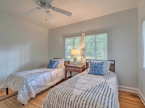 Chic Ocala Home w/ Yard ~ 1 Mi to Dtwn Square