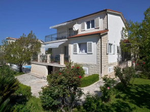 Villa 4US with pool,near Split and sea