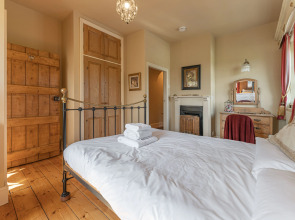 Beautiful Country Cottage for up to 8 People