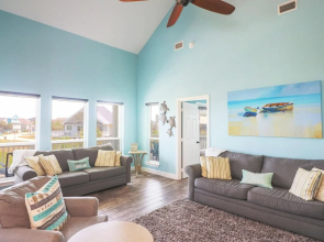 Great bay Views and a Pool in Isla Del Sol