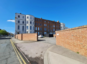 Brand New 2 Bedroom Regency Apartment In Cheltenham Town Centre - Sleeps Up To 6
