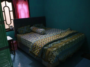 Sutriyanto Homestay by ZUZU