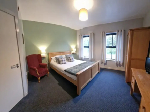 The Lamb & Flag Hotel