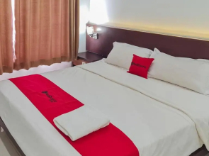 RedDoorz Plus at Hotel Royal Palangka Raya