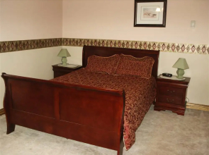 Niagara Falls Cottage Rental - Pine Tree House