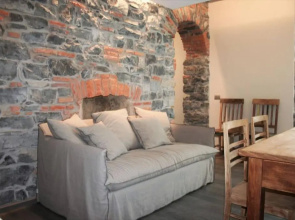 ALTIDO Stylish Apt for 4, close to Como Centre