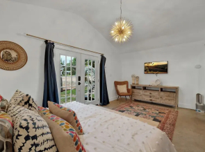 Poplar Place - Q With Hot tub and Firepit - 5 min to Main