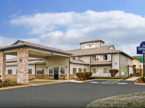 Toppenish Inn and Suites