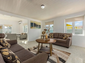 3BR Home w Pool in Downtown 5min Walk 2 Beach
