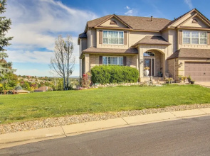 4 Mi to Broadmoor! Apt w/ Movie Theater & Mtn View