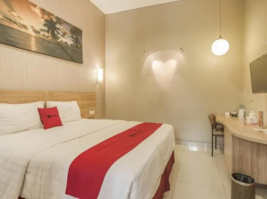 RedDoorz Syariah near Terminal 1 Juanda Airport