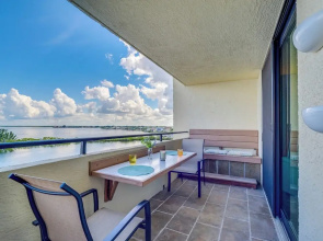 Tropical Hudson Retreat w/ Pool & Tennis Courts!