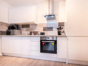 BEST PRICE - Superb Brand New Southampton City Apartments, Single Beds or King Size & Sofabed - AMAZING location FREE PARKING