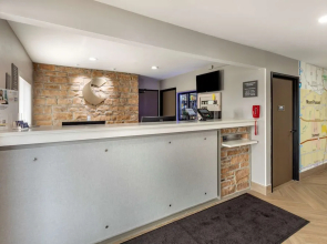 Super 8 Motel - Racine